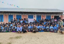 जनता आधारभूत विद्यालयका विद्यार्थीहरुलाइ ब्याग प्रदान