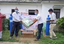 सर्लाहीको लालबन्दीमा रहेको कोभिड अस्पताललाई स्वास्थ्य सुरक्षा सामग्री प्राप्त