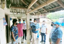 पौष्टिक खानेकुरा र स्वास्थ्यकर्मीका साथ संक्रमितको घर घरमै पुगे, मेयर प्रसाई