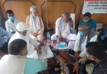 सह–महामन्त्री डा.प्रकाश शरण महतको हातबाट जुस खाएर नेता रायले अनशन तोडे