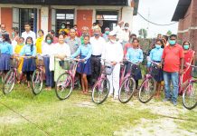 जब्दीमा छात्राहरुलाई साईकल वितरण