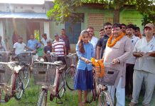 धनकौलको धोविनियामा मन्त्री सिंहव्दारा छात्राहरुलाई साइकल वितरण