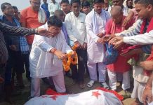 कांग्रेस नेता पाण्डेको सवारी दुर्घटनामा परि निधन, जिल्ला सभापति तथा मन्त्री सिंहले ओडाए चारतारे झण्डा