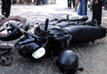 बिजुलीको पोलमा ठोक्किँदा माेटरसाइकल चालकको मृत्यु