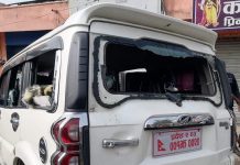 सिके राउत नेतृत्वको जनमत पार्टीका कार्यकर्ताले गर्याे; मेयर प्रसाईं चडेकाे गाडीमा ताेदफाेड