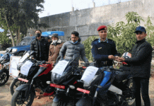 इलाका प्रहरी कार्यालय हरिवनले गर्याे ; चाेरीकाे ६ वटा माेटरसाइकल सम्बन्धित धनीलाई हस्तान्तरण