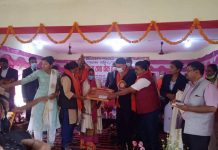 उपराष्ट्रपति नन्द बहादुर पुनले गरे,सर्लाहीका ६१ सहिद परिवारलाई राहत वितरण