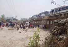 फुलजाेर पुलबाट बस तल खस्याे,चार यात्रुको मृत्यु ; दुई दर्जन बढी घाइते