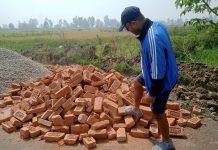 लालबन्दी -४ मा नाला निर्माण गर्न गुणस्तरहीन सामग्री प्रयोग ;कांग्रेसका युवाहरूले गरे विरोध