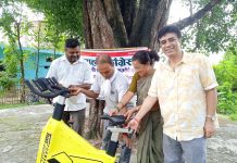 स्पाईसिसिटीबाट ग्रसित बिरामीलाई नेता रिजालले गरे,स्पाईनिङ्ग मेसिन प्रदान