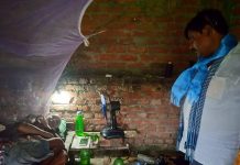 समाजसेवी साहले गरे ;अशक्त घिसिङको घरमै पुगेर खाद्यान्न सहयोग