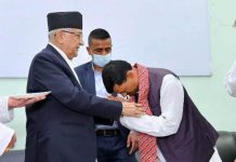 सर्लाहीका निवर्तमा जिसस र पालिका प्रमुख एमालेमा प्रवेश;अध्यक्ष वलीले गरे स्वागत