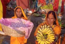 छठको मुख्य दिन आजअस्ताउदाे सूर्यलाई अर्घ्य दिइयो