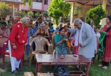 सृजनाले मनाइन् ; आश्रमका वृद्धवृद्धासंग जन्मदिन