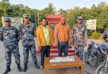 स्राेत नखुलेको ११ लाख बढि नेपाली रूपैयाँ सहित;राैतहटका २ युवक पक्राउ