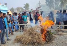 हुलाकी सडकको काम तुरुन्त सुरु गर्न माग गर्दै, स्थानीय आन्दाेलीत