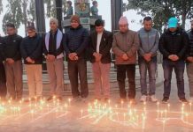 सर्लाहीमा पनि जहाज दुर्घटनामा परि मृत्यु भएकाकाे आत्मा शान्तिका लागि दीपप्रज्वलन
