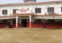 प्रजिअ यादवले मिलाए;कर्मचारीबाटै सेवाग्राहीकाे कागजपत्र लेखिदिने व्यवस्था