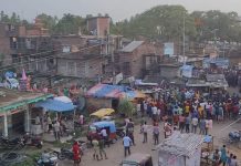 गोडैता बजारमा झडप,स्थिति नियन्त्रणमा लिन प्रहरीले प्रहार गर्याे;अश्रुग्याँसज