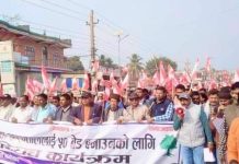 प्राथमिक स्वास्थ्य केन्द्र स्तराेन्नतिकाे माग राख्दै,कांग्रेसले बरहथवामा गर्याे; प्रदर्शन