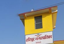 स्थानीयले दुई घण्टा थुने; हरिपुरका प्रमुख प्रशासकीय अधिकृतलाई