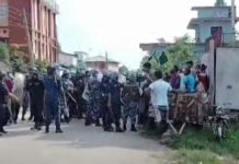 आफ्ना नेतालाई गालीगलौज गरेको भन्दै कांग्रेस कार्यकर्ताले गरे; सांसद सिंहलाई ढुंगा प्रहार