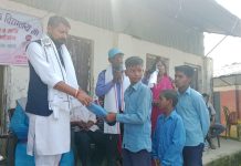 सामाजिक अभियन्ता मनिषले गरे; भाँडसरका २ सय विद्यार्थीलाई कपडा वितरण
