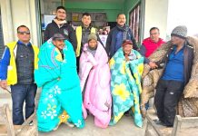 लायन्सले वितरण गर्याे; लालबन्दीका दलित तथा विपन्न नागरिकलाई फाइवर सिरक