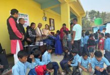 जनता आधारभूत विद्यालयका विद्यार्थीलाई स्टेशनरी तथा झोला वितरण