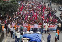 सरकारलाई प्रभु साहको प्रश्न, ‘कवाड व्यवसायीमाथिको ज्यादती र डोजर आतंक गर्नेमाथि कानून लाग्नुपर्छ कि पर्दैन ?’