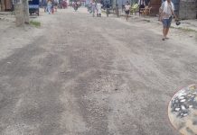 सडक पुनर्निर्माणको एक सातामै उप्किएपछि लालबन्दीका स्थानीय आक्राेशित