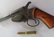 सिरहामा कटुवा पेस्तोलसहित तीन जना पक्राउ