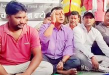 मलंगवामा हुलाकी सडक कालोपत्रेको माग गर्दै स्थानीयले गरे, अनिश्चितकालीन चक्काजाम