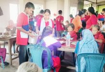 कम्युनिटी वेलफेयर इङ्लिस स्कुलका विद्यार्थीले गराए : वृद्धाश्रममा मिष्ठान्न भोजन