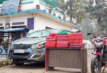 साठी किलो गाँजासहित भारतीय नम्बरको कार र मोटरसाइकल नियन्त्रणमा