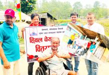 समाजसेवी थापाले गरे ; दुई अशक्त व्यक्तिलाई ह्वीलचेयर सहयोग